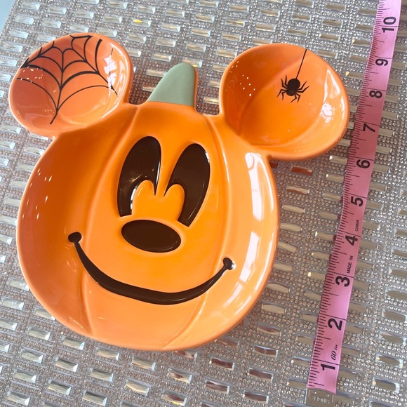 🎃🧡 MICKEY MOUSE Pumpkin Shaped Ceramic Plates Halloween Disney Set of 2 NEW - Picture 5 of 7